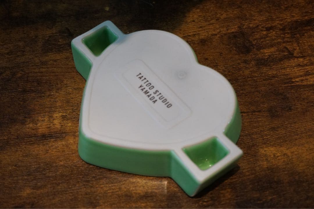 タトゥースタジオヤマダ　マルヒロ　tatoostudioyamada 灰皿