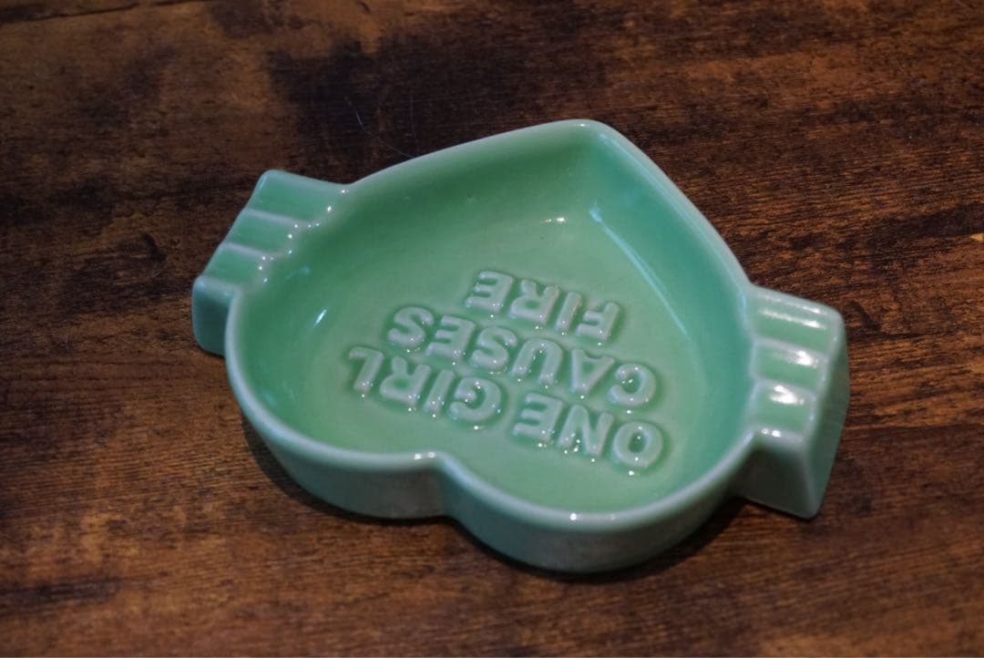 タトゥースタジオヤマダ　マルヒロ　tatoostudioyamada 灰皿