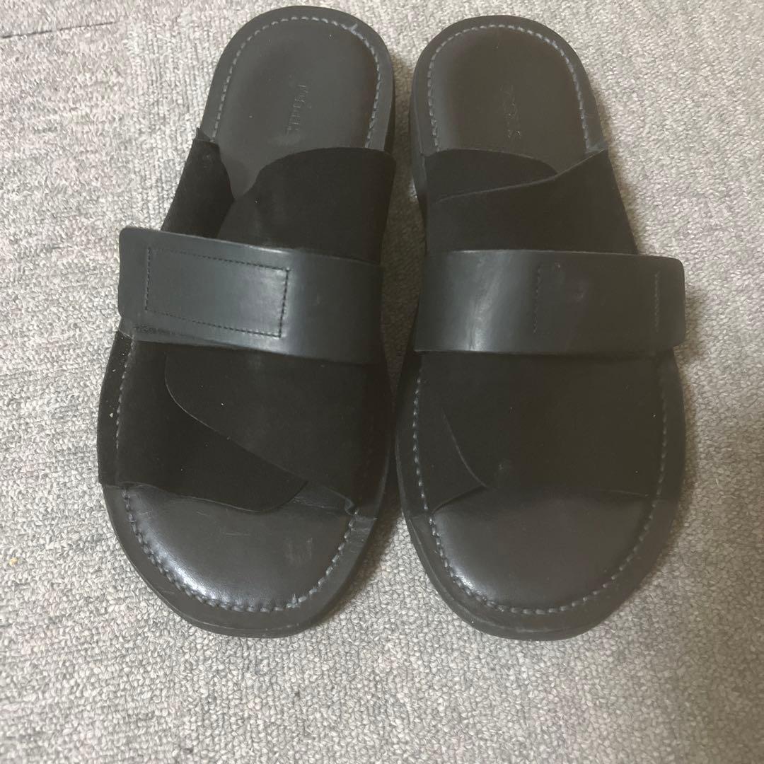 STRUM シルキーベロア & テンペスティ エルバマット レザー サンダル