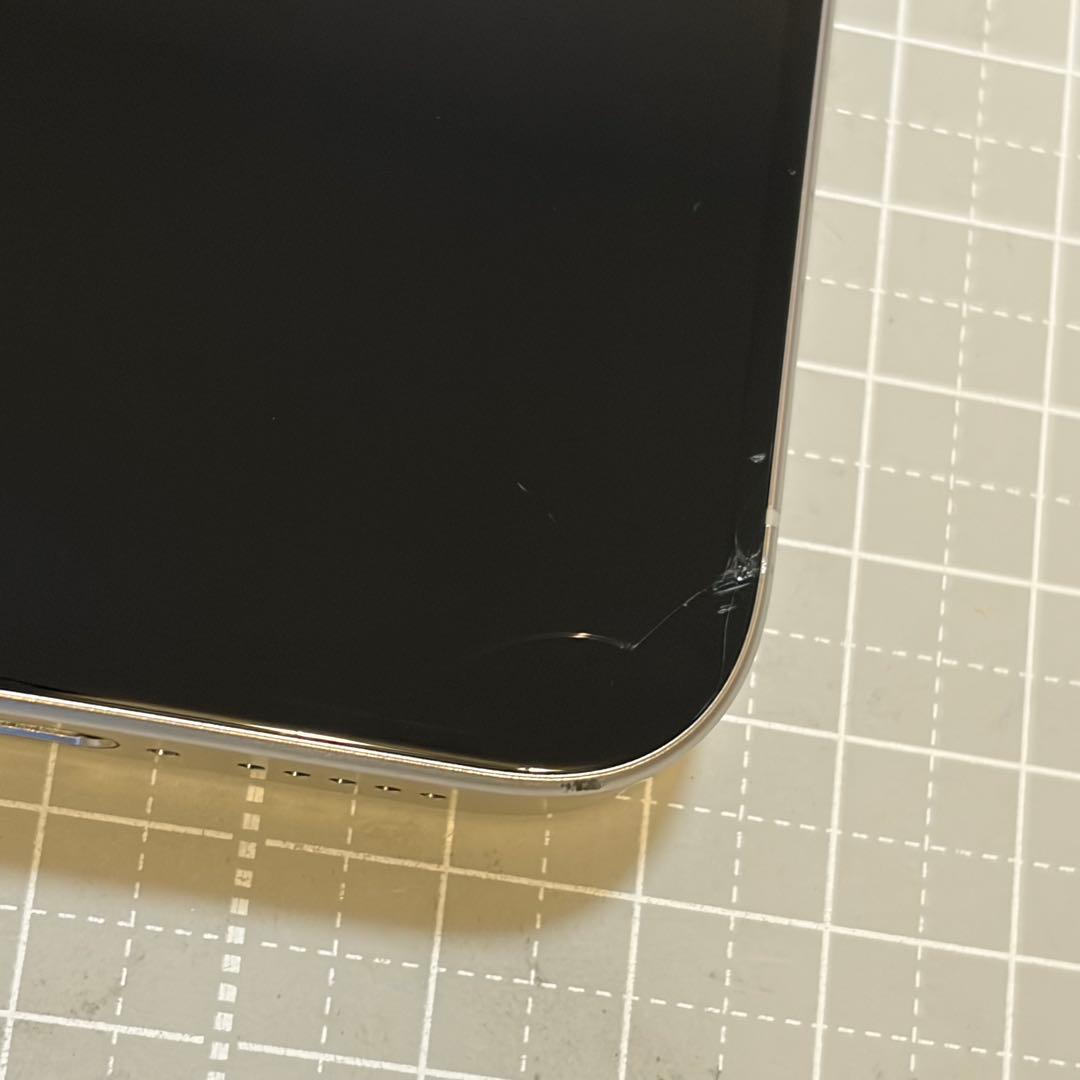 iPhone15 Pro 128GB ホワイトチタニウム バッテリー97%