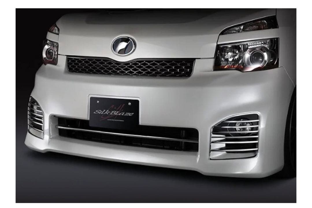 SilkBlaze フォグランプガーニッシュ 70ヴォクシー後期(Z/ZS)