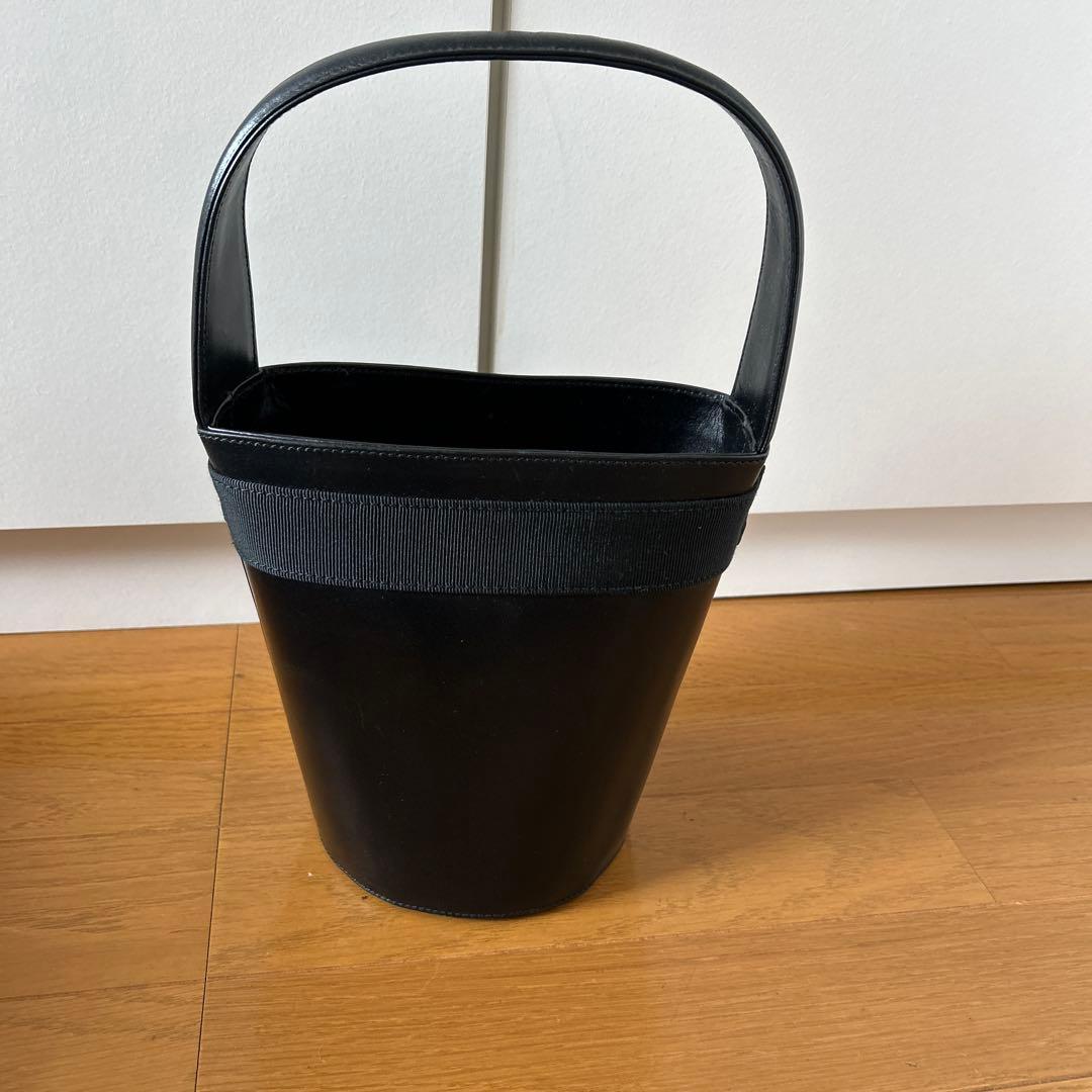 フェラガモ　リボン付きバック　黒