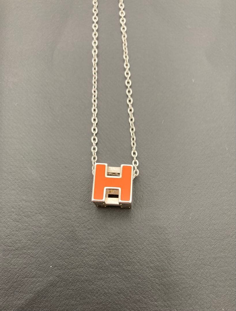 HERMES エルメス Hキューブ ネックレス オレンジ　シルバーカラー