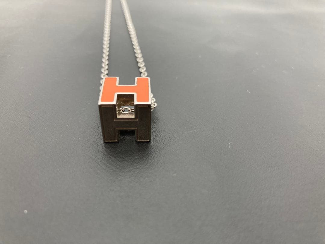 HERMES エルメス Hキューブ ネックレス オレンジ　シルバーカラー