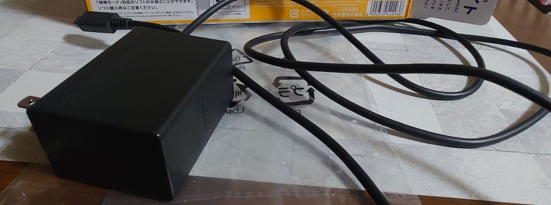 Nintendo Switch Lite　ACアダプター有り　本体　ゲーム機