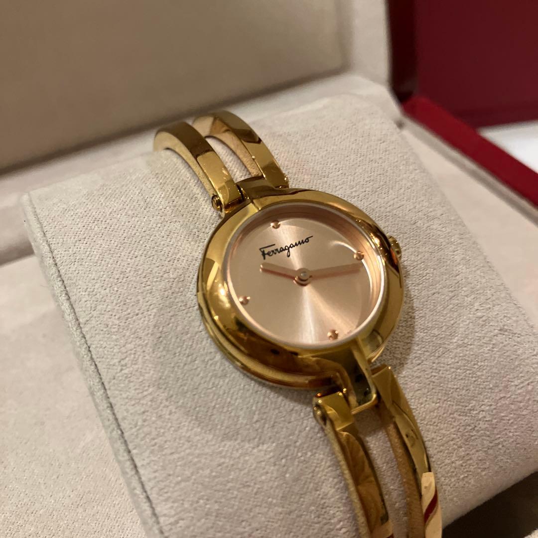 フェラガモ　レディース　腕時計