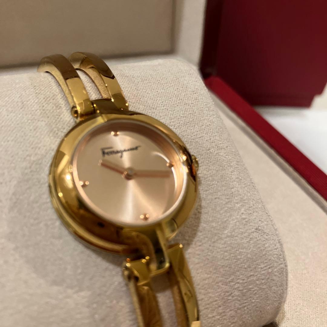 フェラガモ　レディース　腕時計