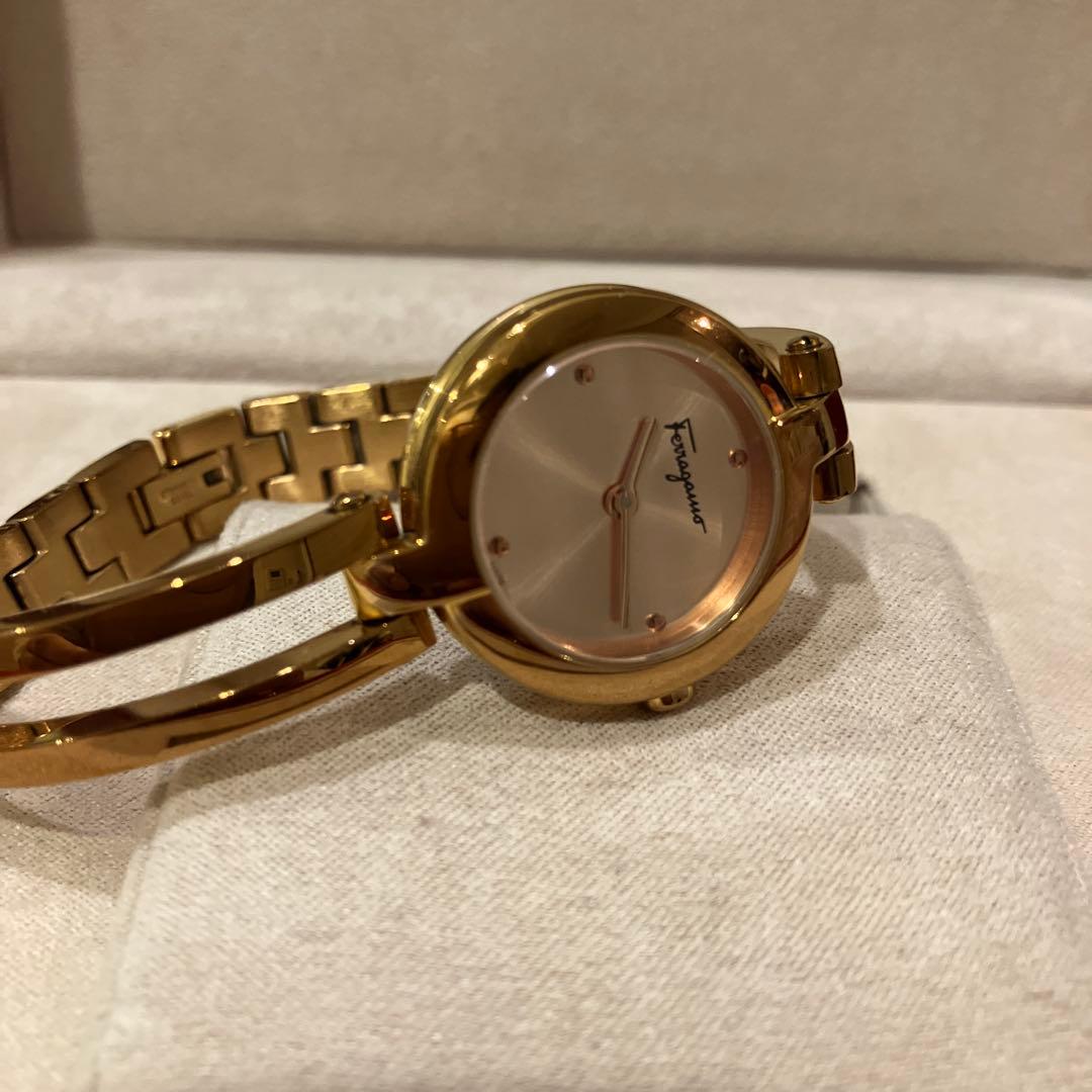フェラガモ　レディース　腕時計