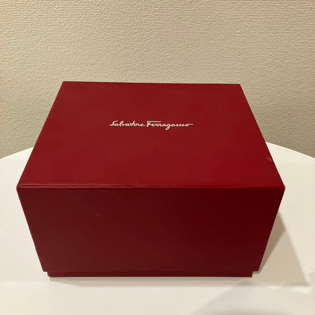 フェラガモ　レディース　腕時計