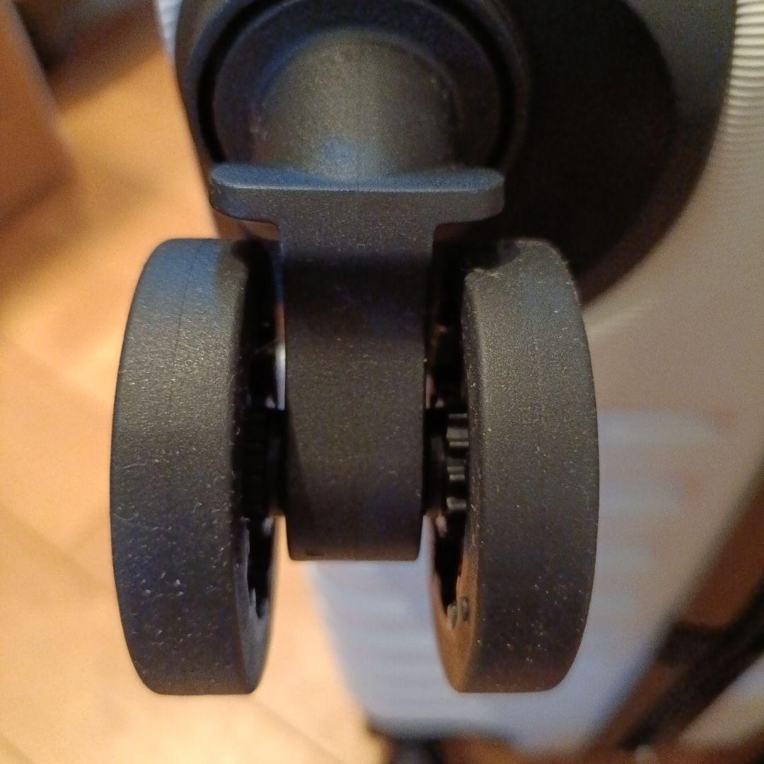 【新品未使用】スーツケース　ホワイト　キャリーケース TSAロック付き　Мサイズ