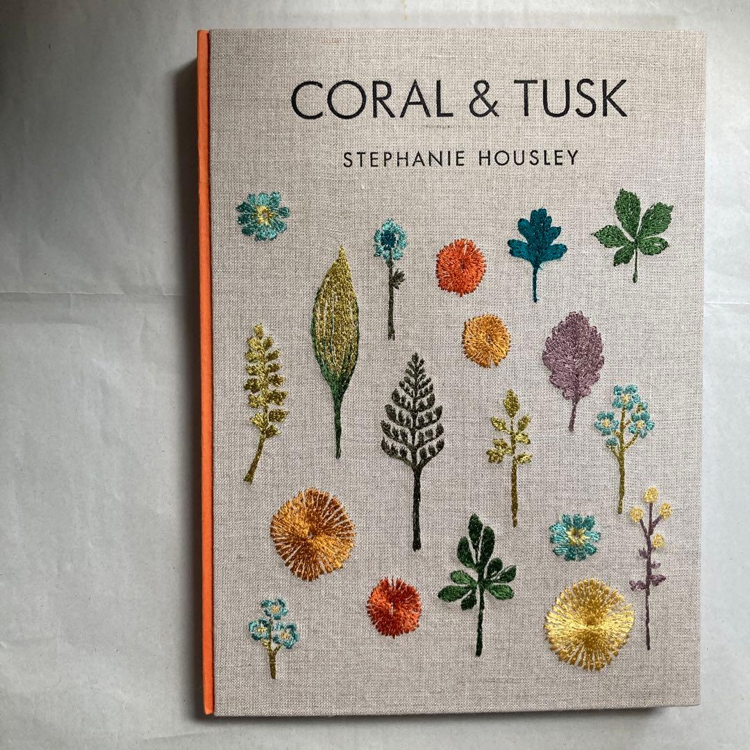 サイン本　STEPHANIE HOUSLEY CORAL & TUSK 匿名配送