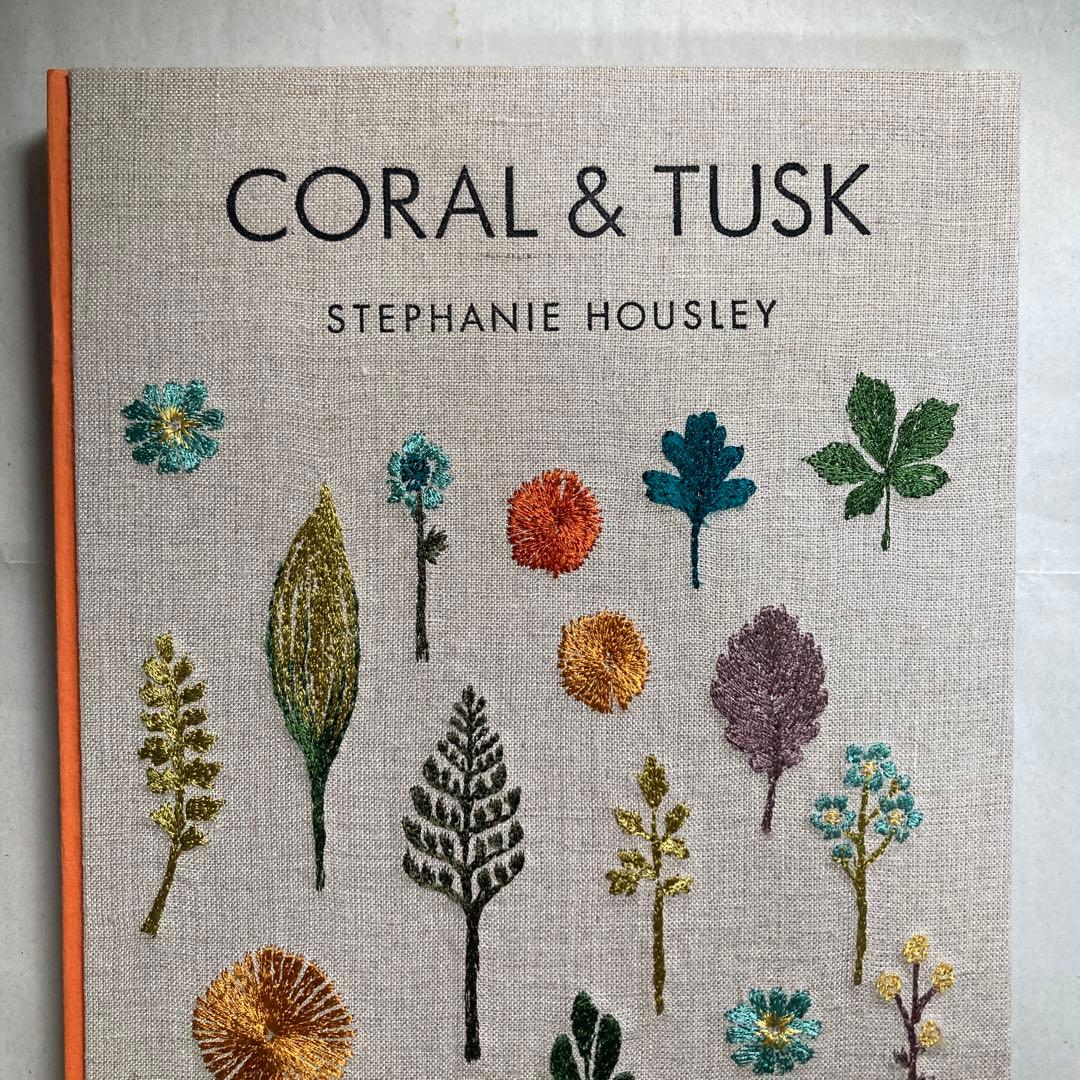 サイン本　STEPHANIE HOUSLEY CORAL & TUSK 匿名配送