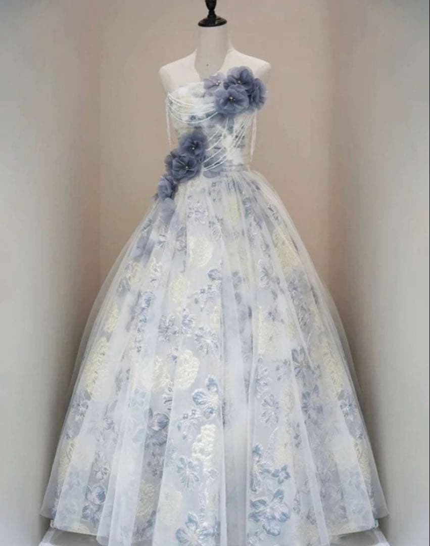 カラードレス ウェディングドレス　結婚式　前撮り　二次会