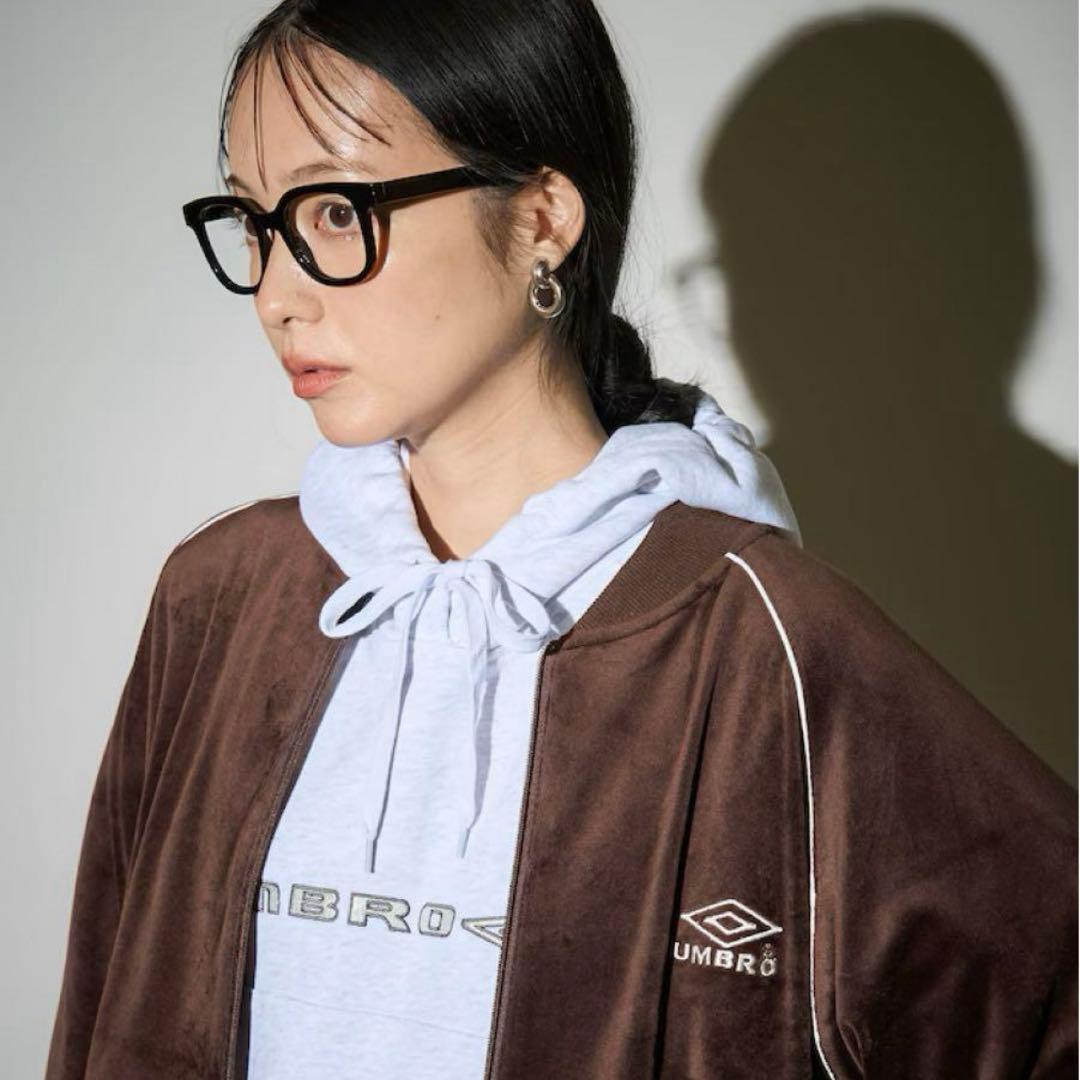 umbroベロアブルゾン