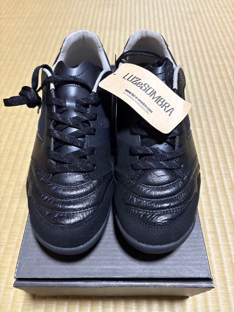 LUZ e SOMBRA フットサルシューズ ブラック