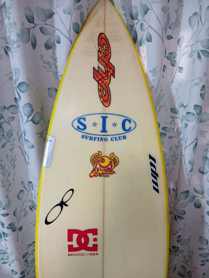 【引き取り可】サーフボード Luke Howard Shapes フィン付