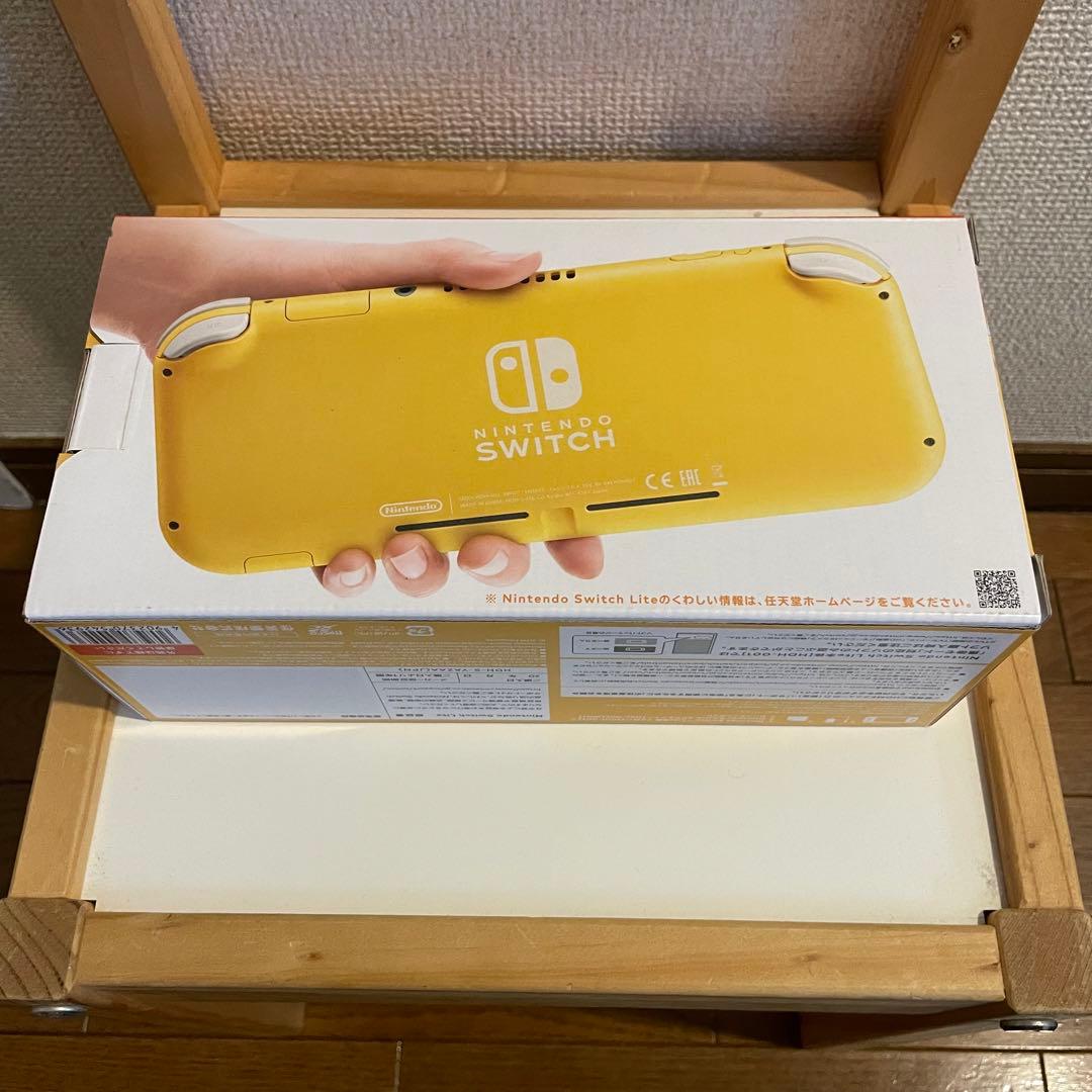ニンテンドー スイッチ ライト イエロー 新品未使用 店舗印なし