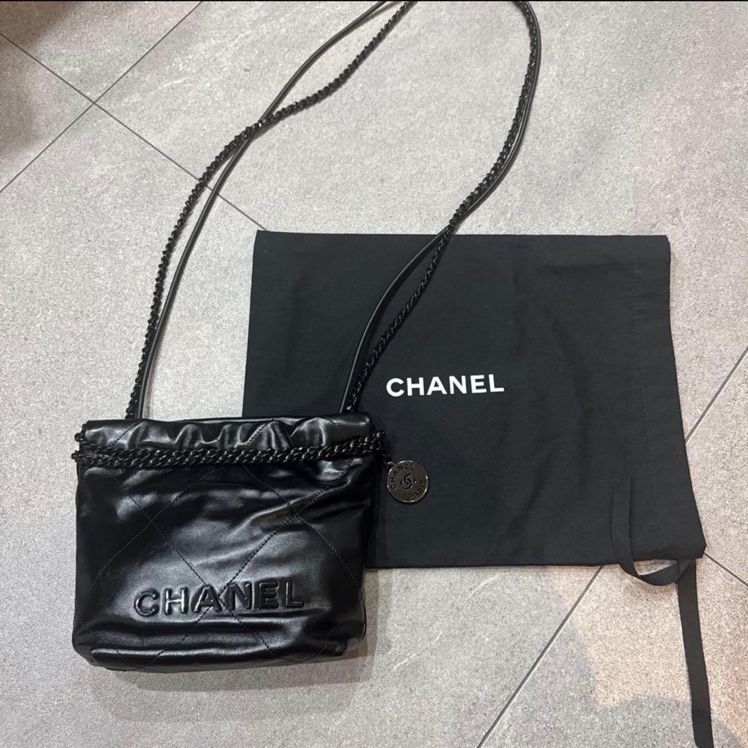 CHANEL 22 ミニ　オーソブラック