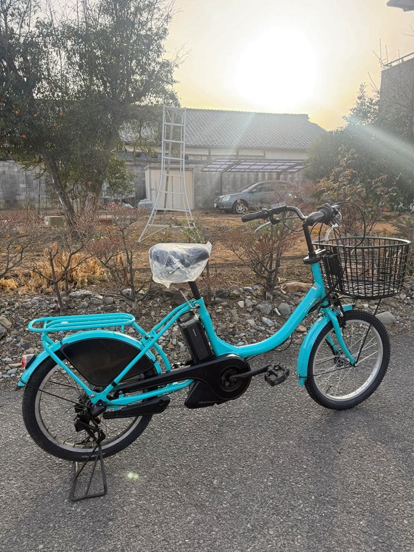 ヤマハ電動アシスト自転車、シティバイク、ブルー色。