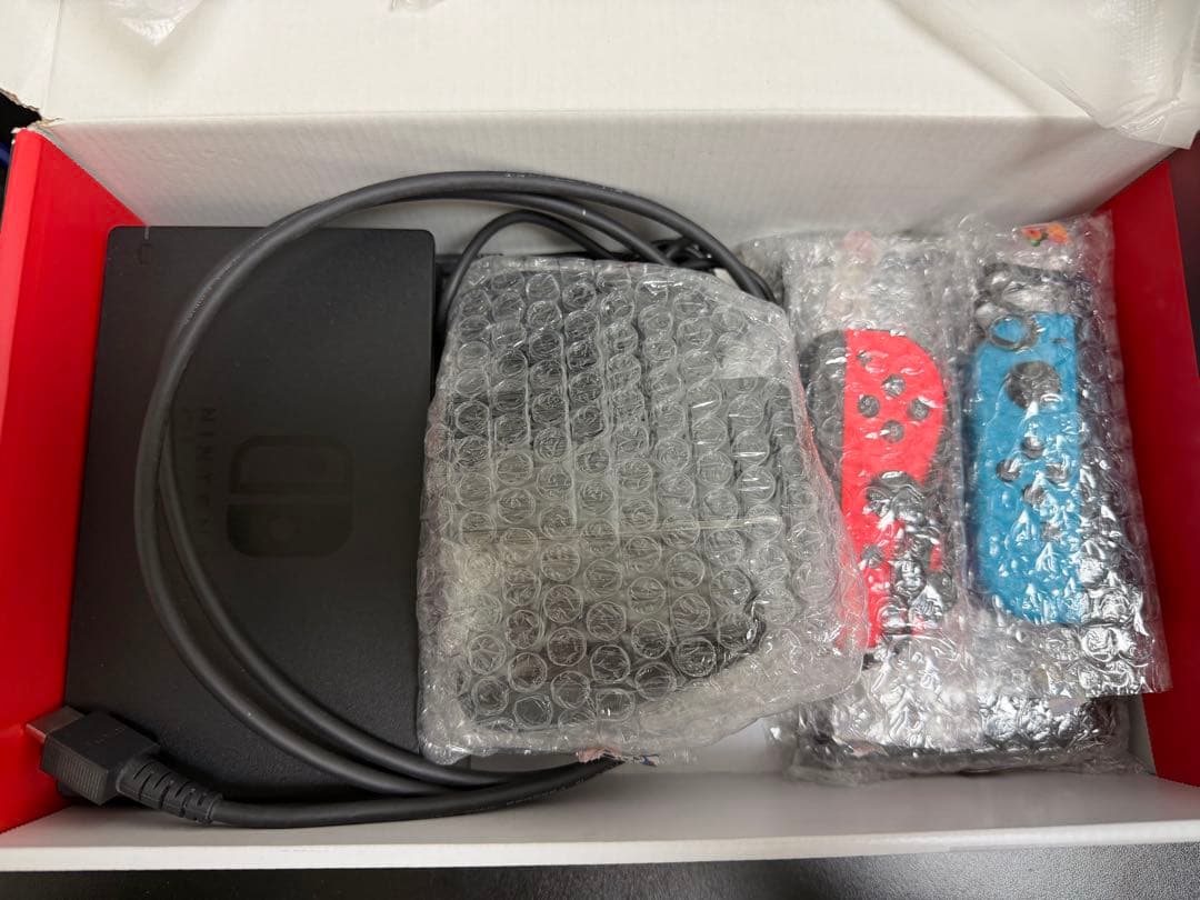 Nintendo Switch 本体 青と赤のJoy-Con