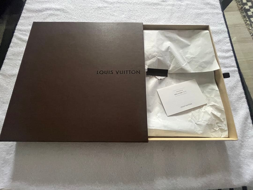 LOUIS VUITTON 幾何学模様 ハンカチ 約50cm