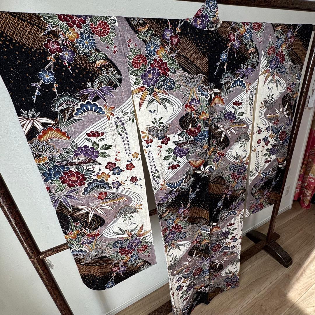 超美品　袷　広襟　振袖　現代　振袖　成人式　着物　166　現代　ふくれ織　黒　白