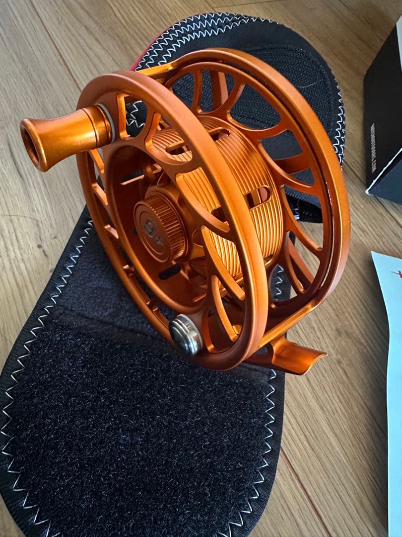 リール HATCH ICONIC 9PLUS LA CAMPFIRE/SMOKE