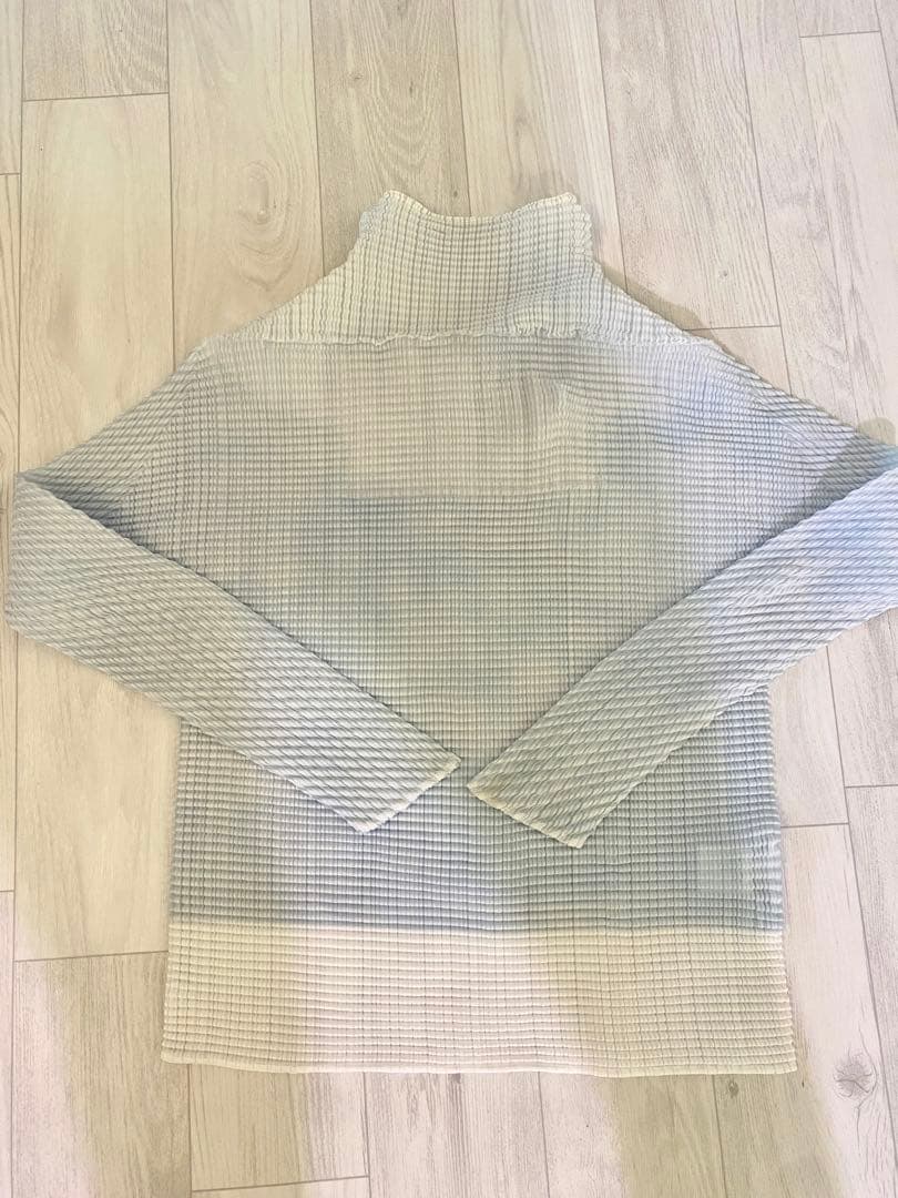 ★美品★ISSEY MIYAKE★プリーツ★ホワイト&ライトブルー★長袖★透け感