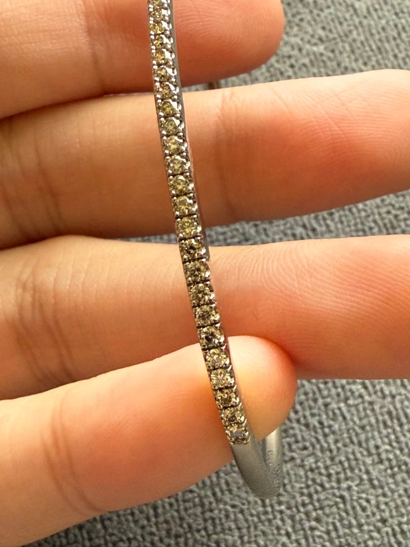 K18 ホワイトゴールド　オープン　バングル　ダイヤ　0.57カラット