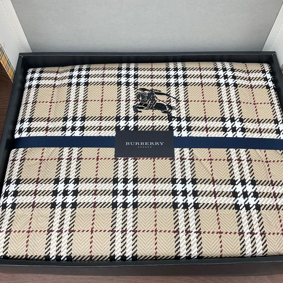 【未使用品】バーバリー　羽毛肌掛け布団　150✖️200cm