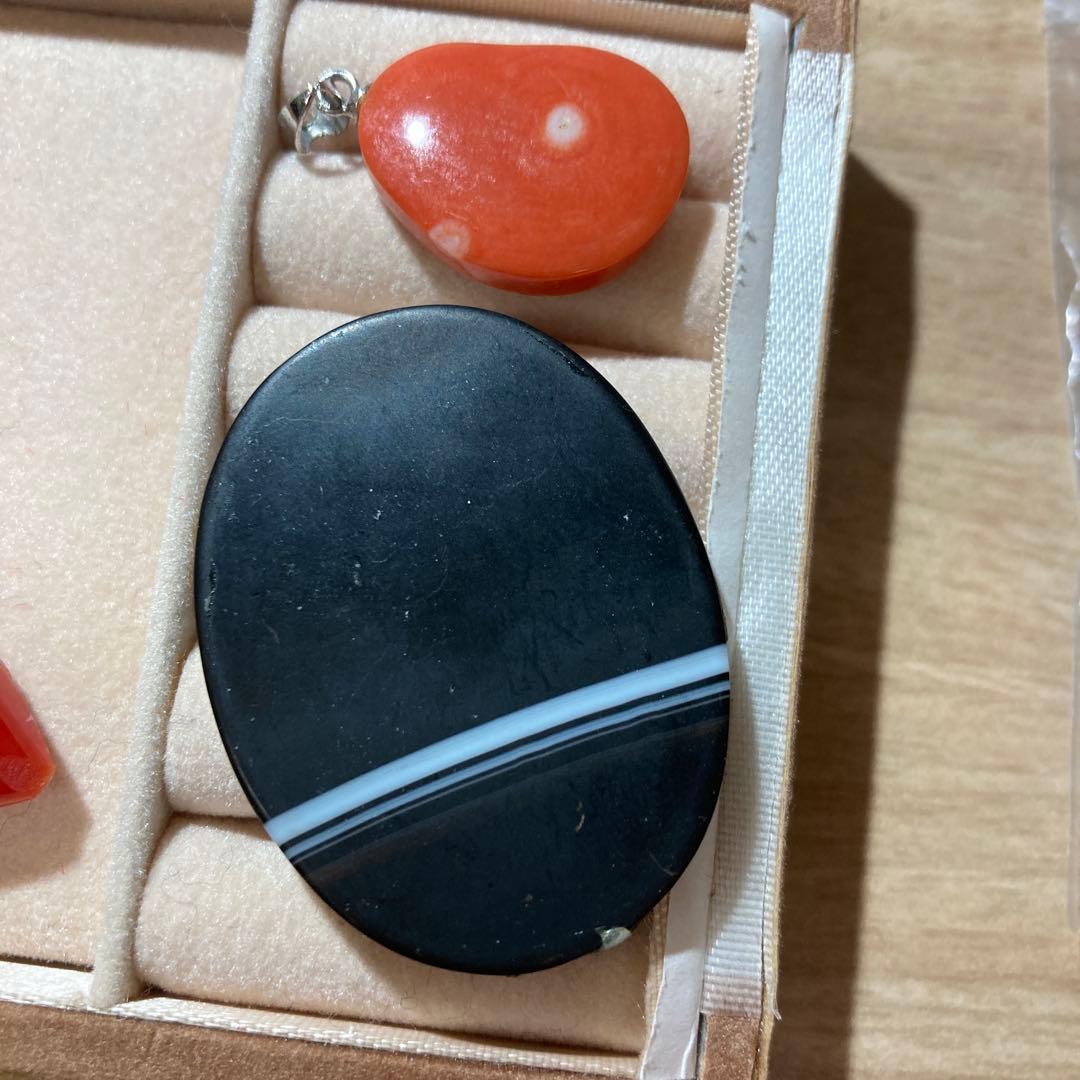 遺品整理　サンゴ　赤珊瑚　ヒスイ　ルース　おまとめ