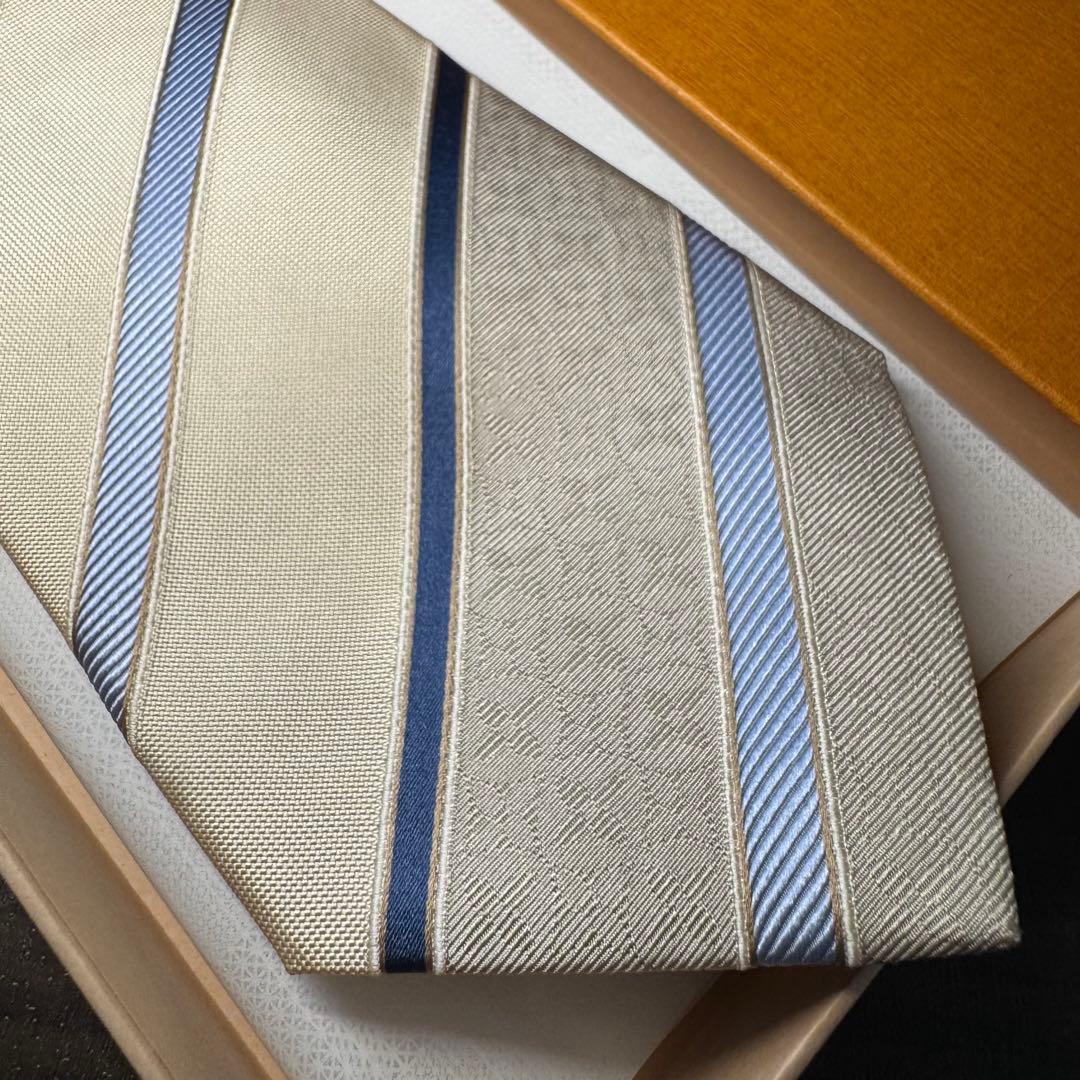 最高級 ルイヴィトン LV フラワーモノグラム ストライプ ネクタイ アイボリー