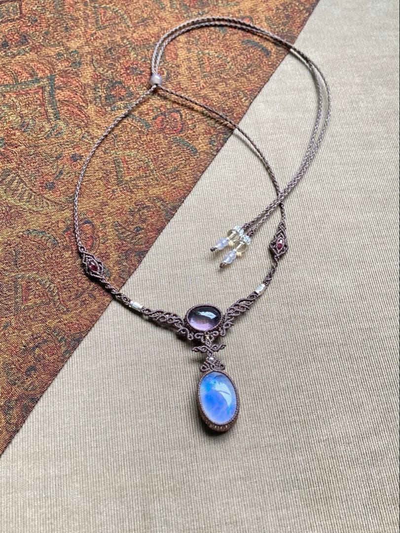 レインボームーンストーン　アメジスト　マクラメネックレス