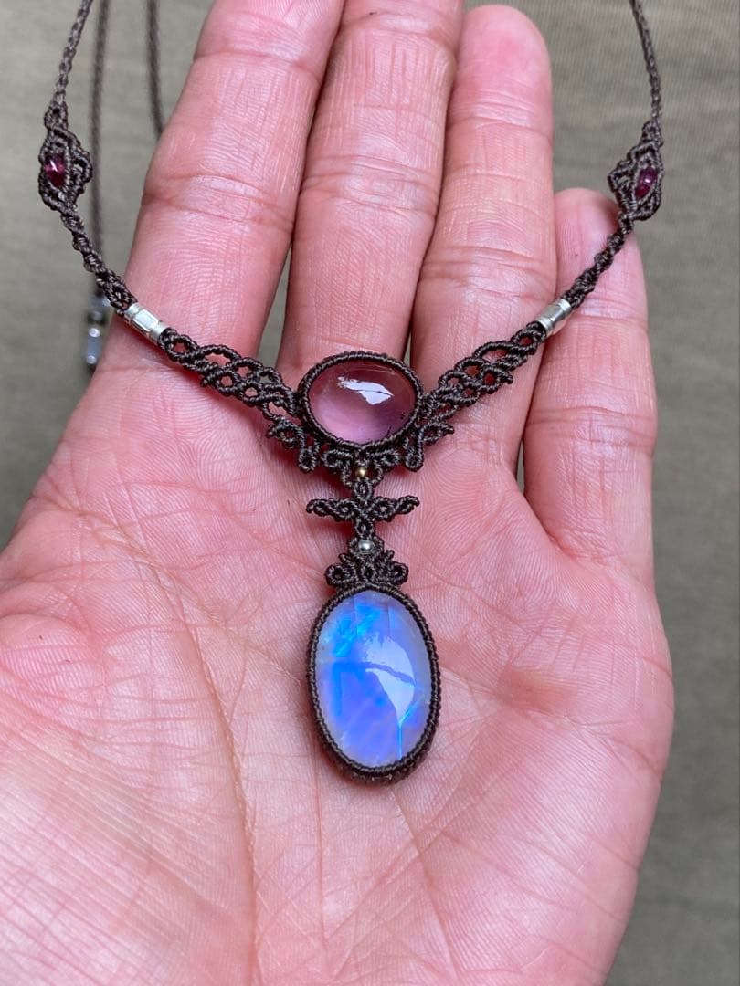 レインボームーンストーン　アメジスト　マクラメネックレス