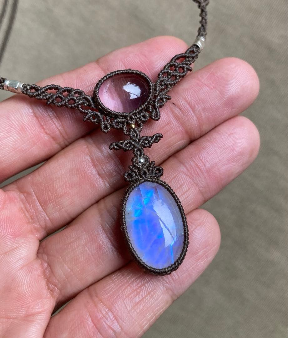 レインボームーンストーン　アメジスト　マクラメネックレス