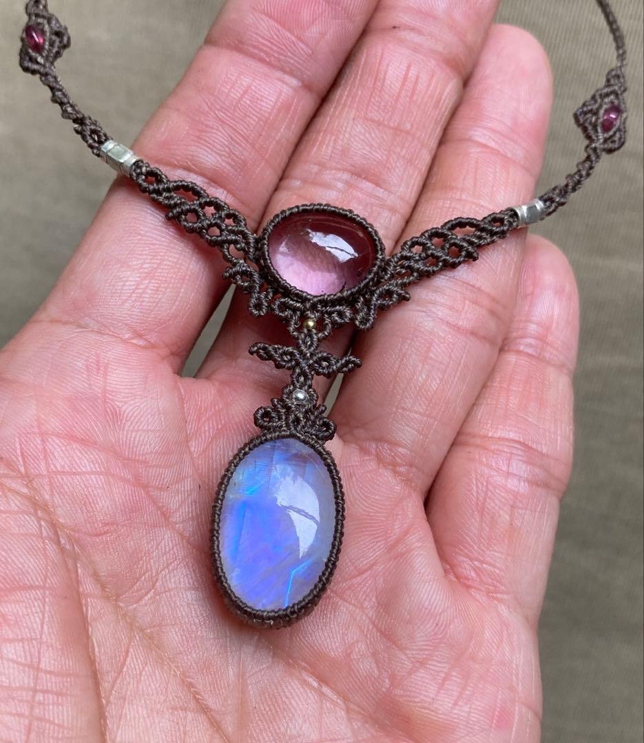 レインボームーンストーン　アメジスト　マクラメネックレス