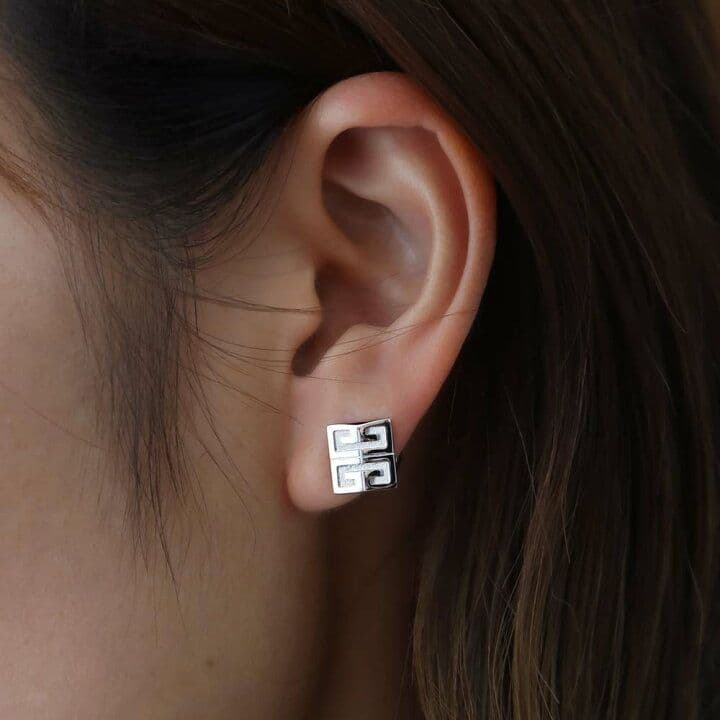 【GIVENCHY】ジバンシー4G シルバースタッド ピアス　片耳