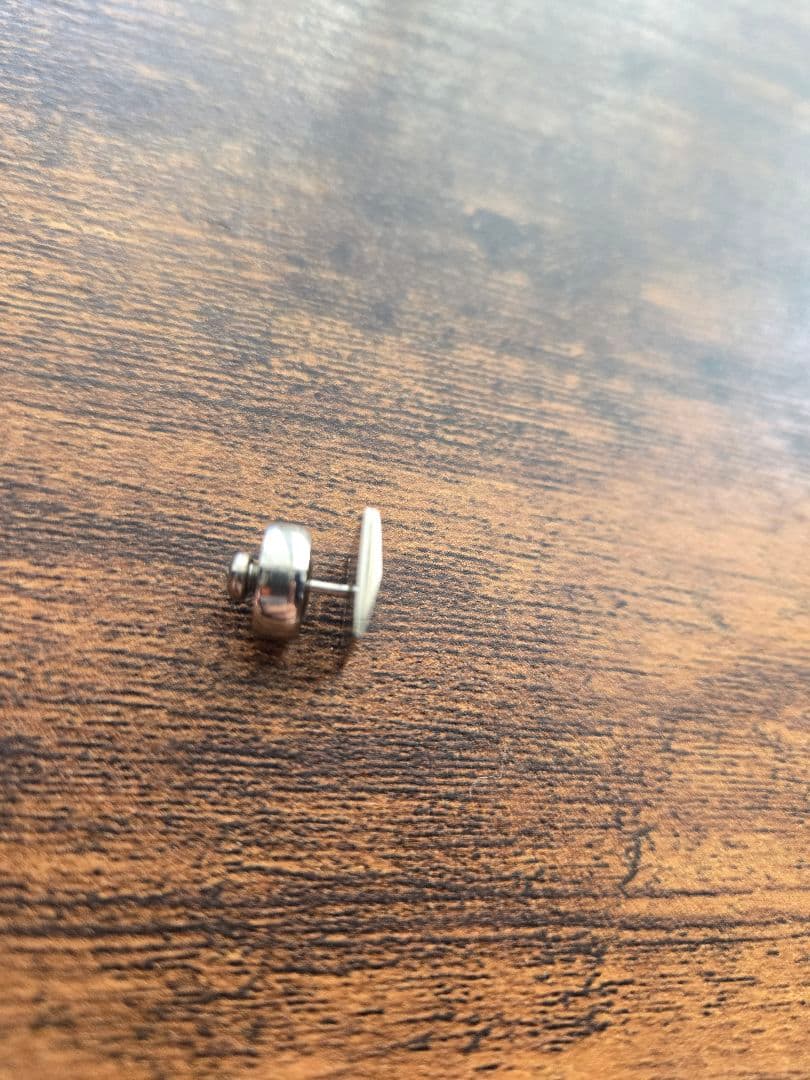 【GIVENCHY】ジバンシー4G シルバースタッド ピアス　片耳