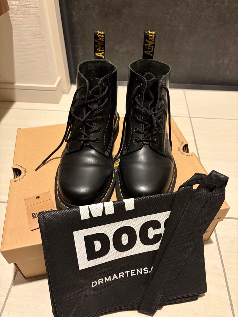 Dr. Martens ブラック ワークブーツ