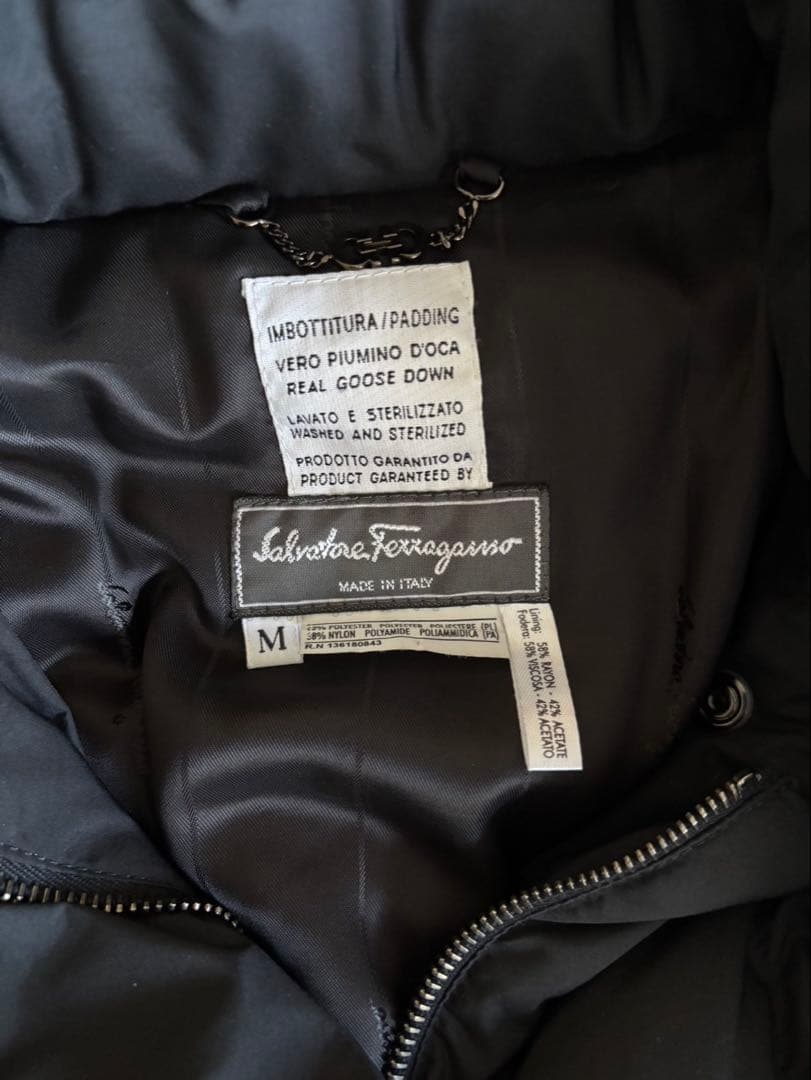 Ferragamo ロングダウン(ダブルチャック)ブラック 収納可能 フード付き