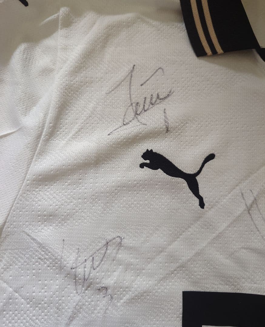 【最終SALE】バレンシアCF 21選手 直筆サイン入りユニフォーム