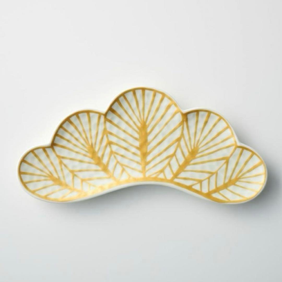 【新品】【大人気】有田焼幸楽窯　錦銀松葉形銘々皿　縁起物