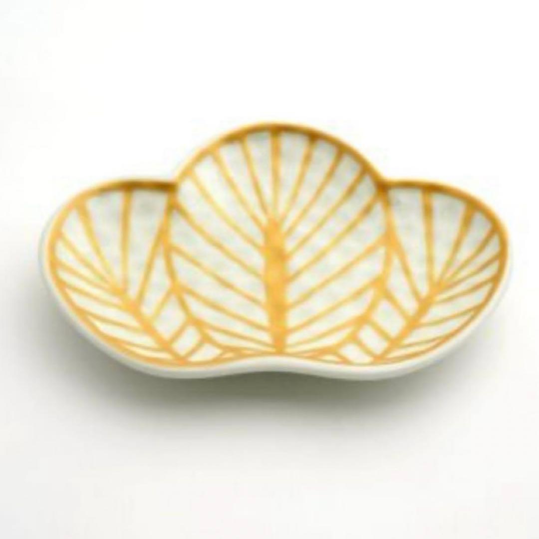 【新品】【大人気】有田焼幸楽窯　錦銀松葉形銘々皿　縁起物