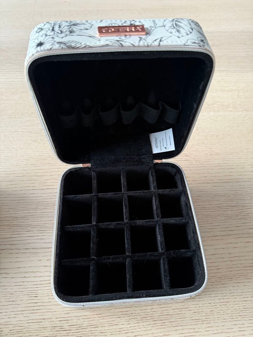 doTERRA エッセンシャル中古オイルセット&バニティケース ポーチ 限定品