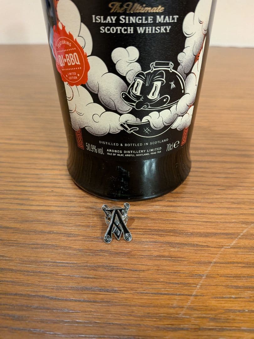Ardbeg BizarreBQ 700ml 50.9%　ピンバッチ付