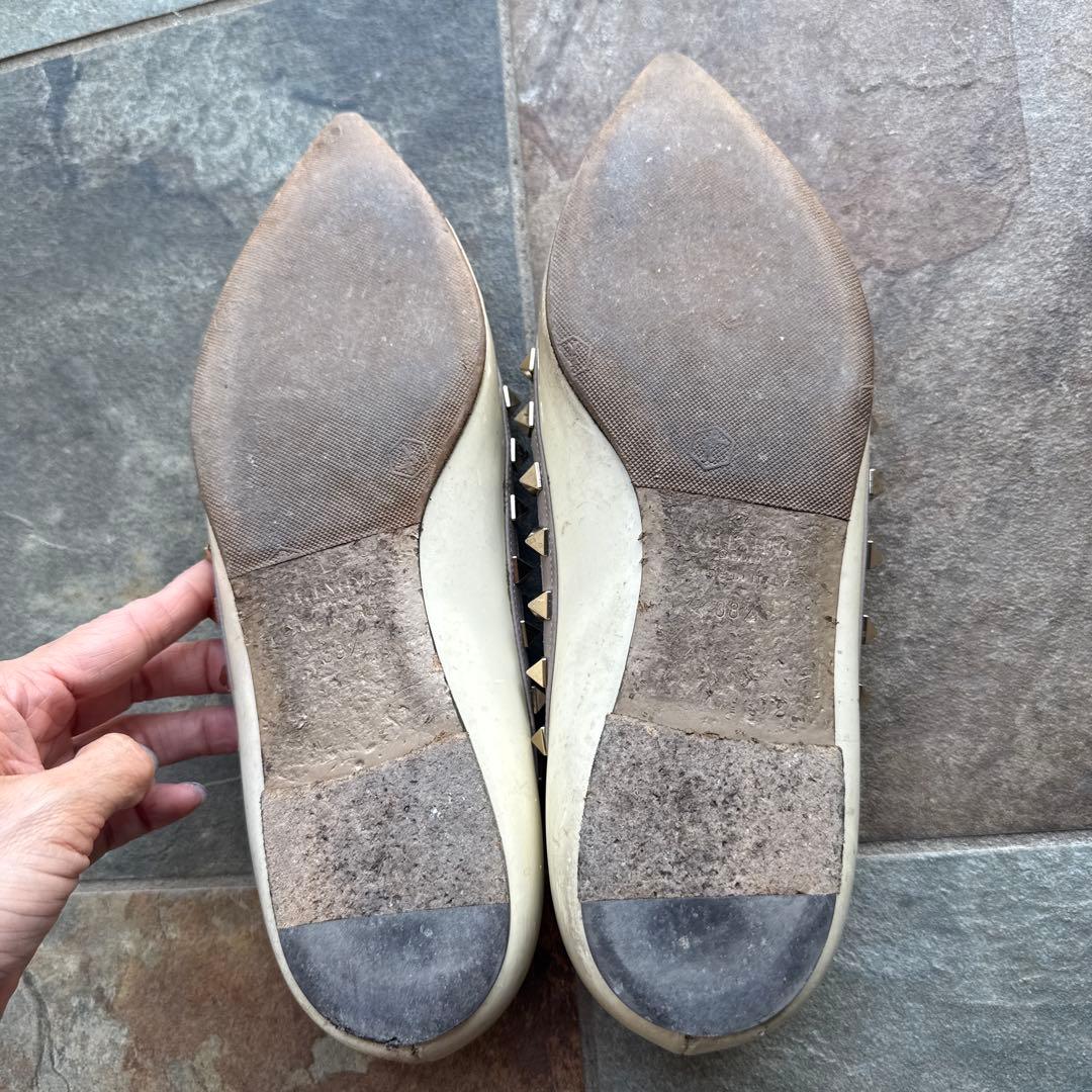 超定番！VALENTINO アイボリースタッズフラットシューズ　38.5