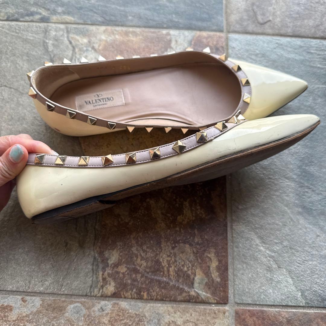 超定番！VALENTINO アイボリースタッズフラットシューズ　38.5