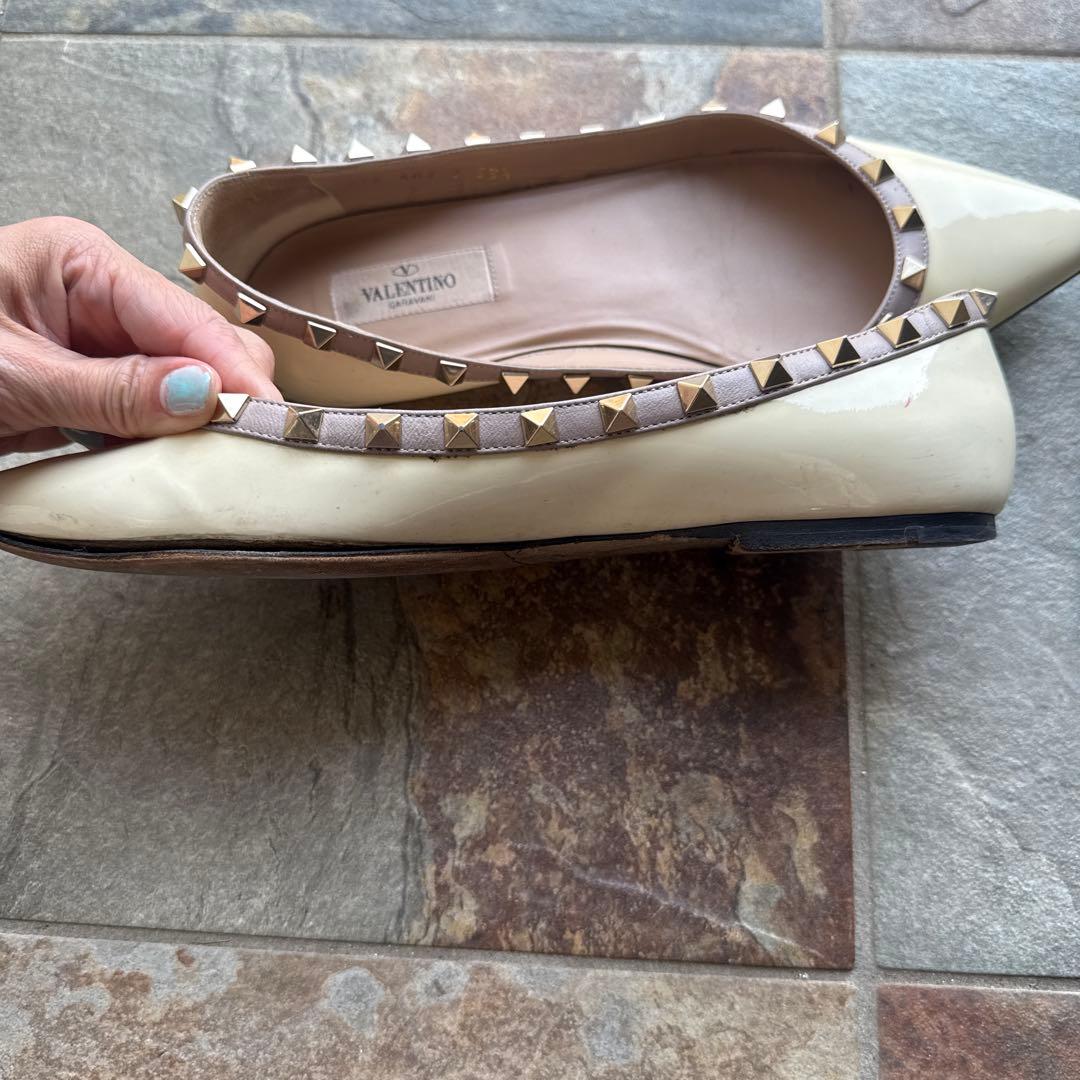 超定番！VALENTINO アイボリースタッズフラットシューズ　38.5