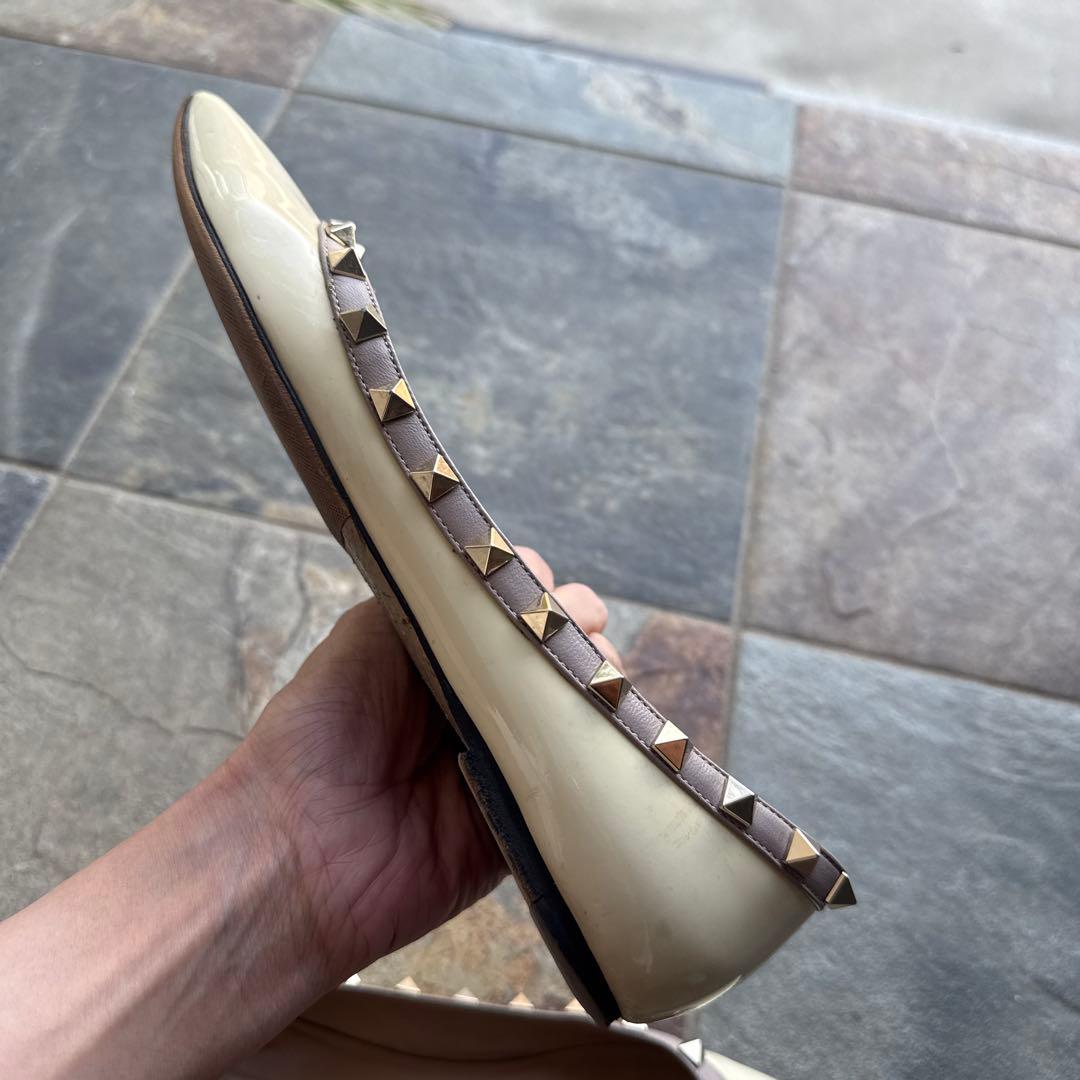 超定番！VALENTINO アイボリースタッズフラットシューズ　38.5