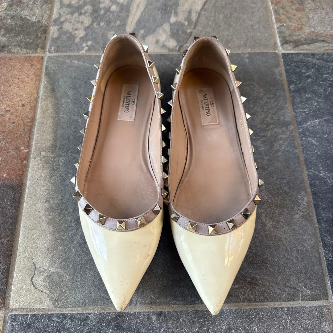 超定番！VALENTINO アイボリースタッズフラットシューズ　38.5